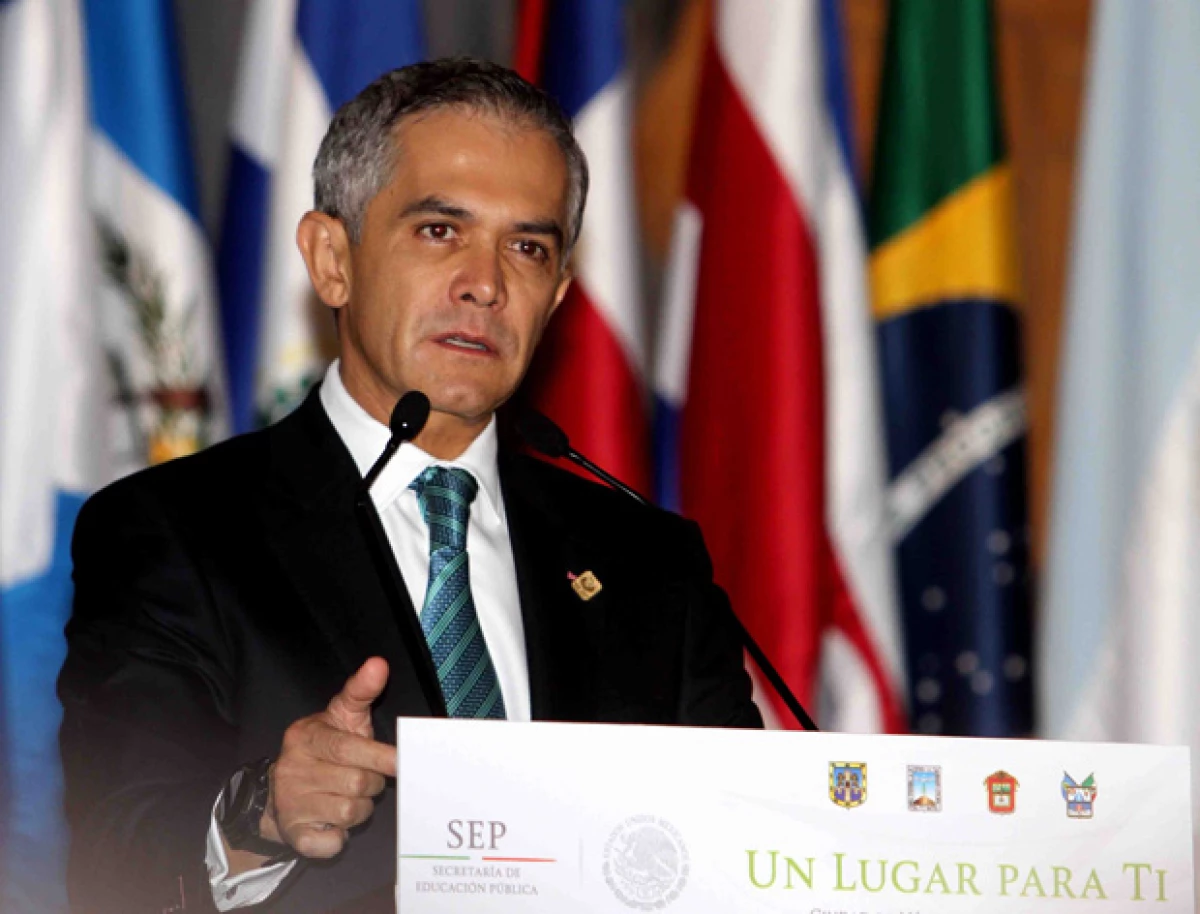 El jefe de Gobierno de la Ciudad de México indica que tiene toda la intención de participar y que lo hará con un proyecto de izquierda.