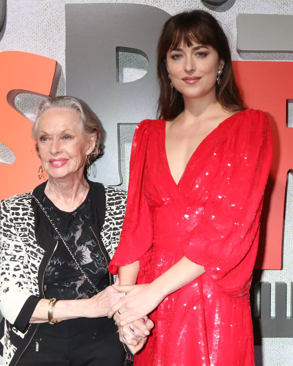 Tippi Hedren y Dakota Johnson.
