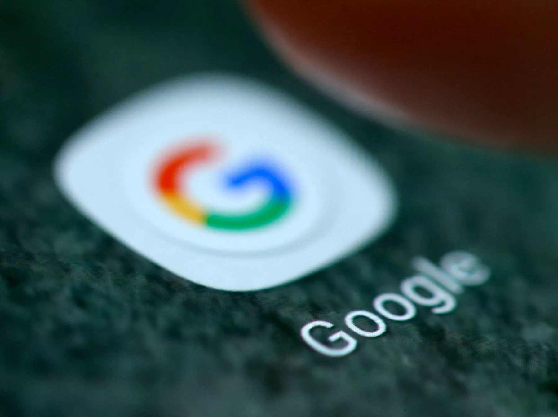 (Icono de google en la pantalla de un dispositivo electrónico)