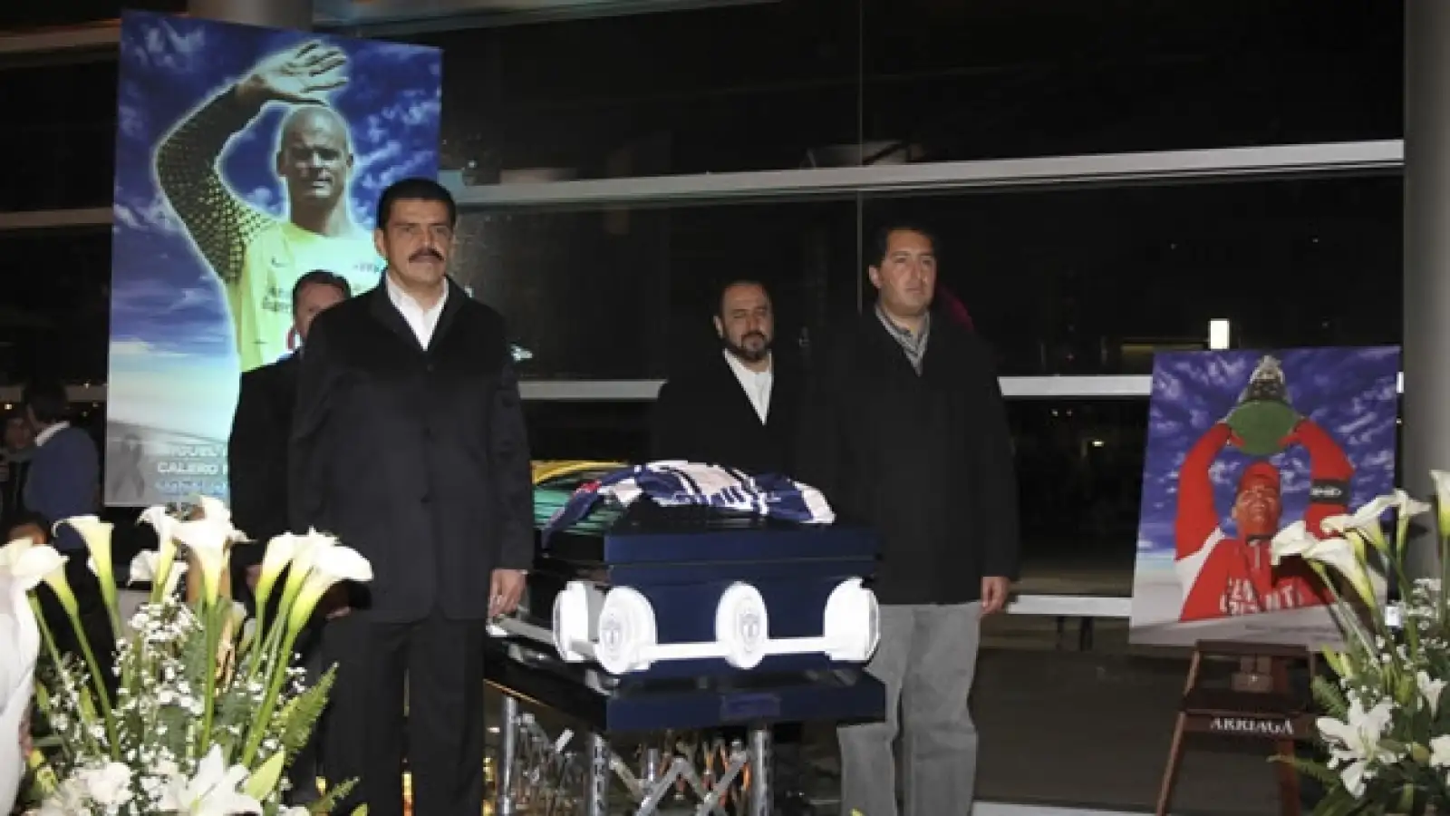 Aficionados y amigos despiden a Miguel Calero