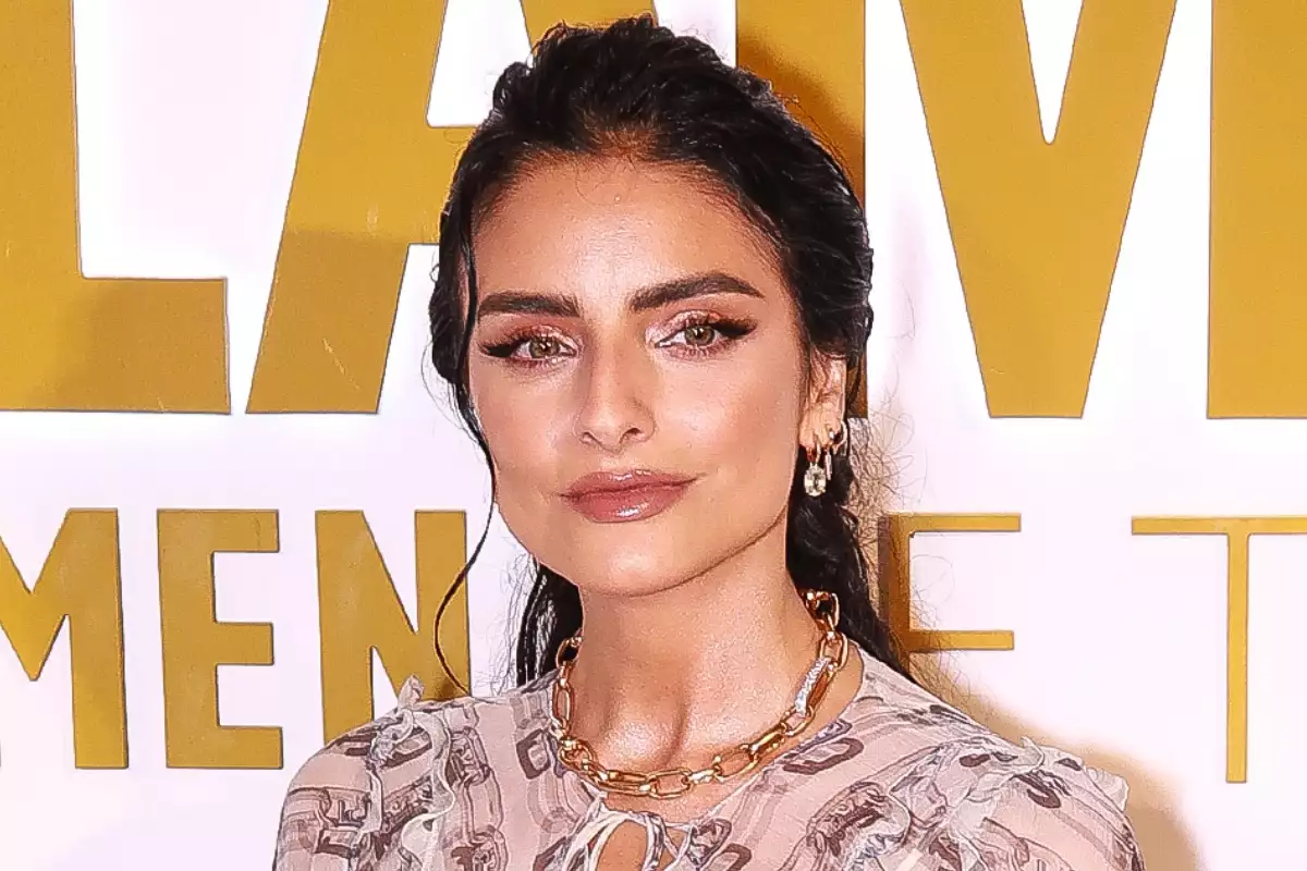 aislinn-derbez (1).jpg