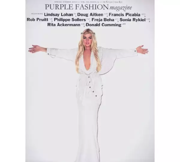 Lindsay Lohan salió crucificada para una revista.