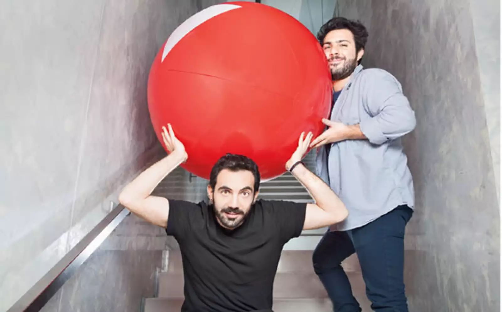 El video ‘Colibritany. Mi sexy chambelán’, llevó a Moisés Aisemberg y Marcos Bucay, productores de La Gran Royal, al éxito. Con más de 23 millones de reproducciones este video se convirtió en su tarjeta de presentación. Ahora desarrollan contenidos en las