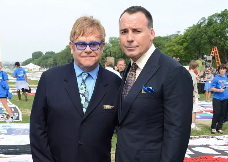 A pesar de que el `New York Post´había publicado que Elton y su pareja David Furnish eran padres nuevamente, un representante del cantante desmintió lo dicho en el diario estadounidense.