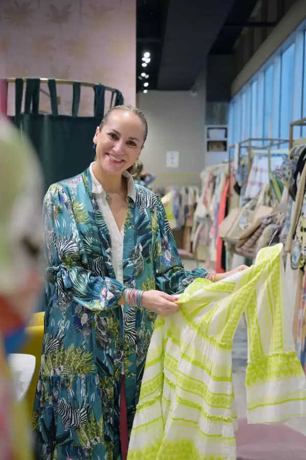 Ale Castillo en el showroom de Soleada 