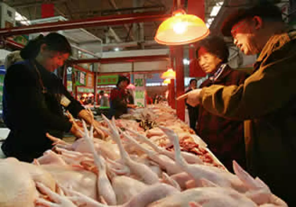 En la sociedad china las familias pobres destinan casi la mitad de sus ingresos a la compra de alimentos. (Foto: AP)