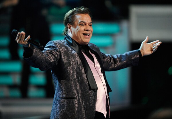 Juan Gabriel murió a los 66 años a causa de un infarto al corazón.