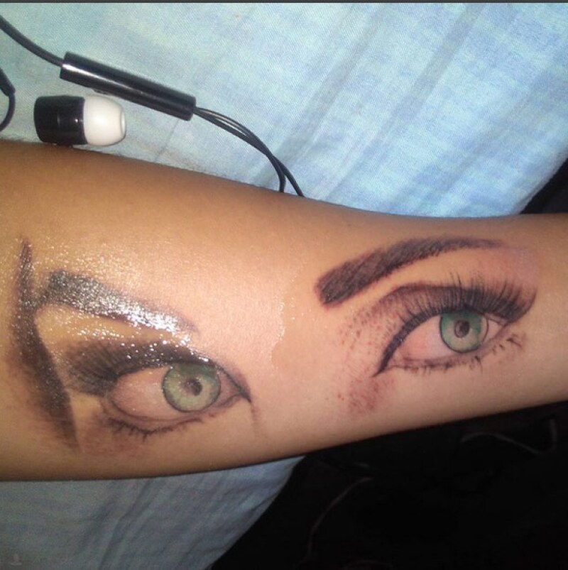 Este es el tatuaje que el fan de Anahí se hizo en honor a ella.
