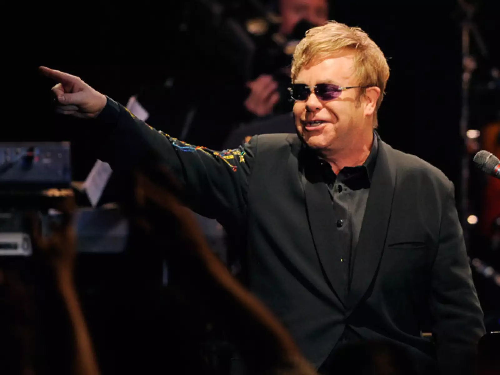 ELTON JOHN. El cantante británico es Sir desde 1998.