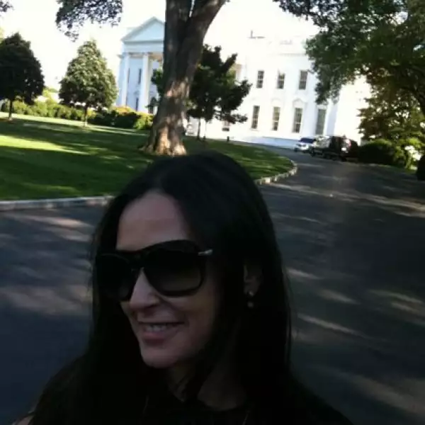 La bella Demi Moore se tomó la foto cuando visitó la Casa Blanca para abordar el tema de la esclavitud sexual infantil.
