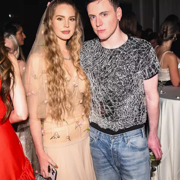 APRESMET 2: PRESENTED BY CARLOS NAZARIO, EMILY RATAJKOWSKI, FRANCESCO RISSO, PALOMA ELSESSER, RAUL LOPEZ, RENELL MEDRANO AND WSA