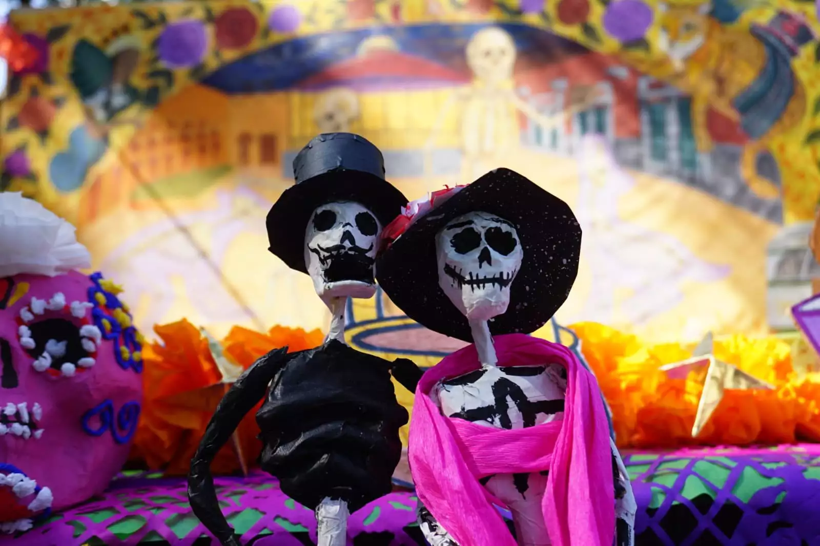 Inicia la instalación de las ofrendas por el Día de Muertos en la Ciudad de México. 