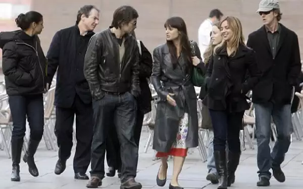 Olivier Martinez con su novia, la actriz Mia Maestro, Woody Harrelson y su esposa, el mago David Blaine y su novia, y Edward Norton, paseando por la Plaza San Marcos en Venecia.
