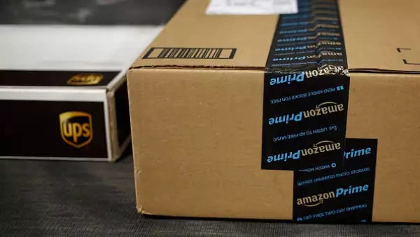 Amazon anunció este jueves un acuerdo con una aerolínea para que sus paquetes lleguen más rápido.