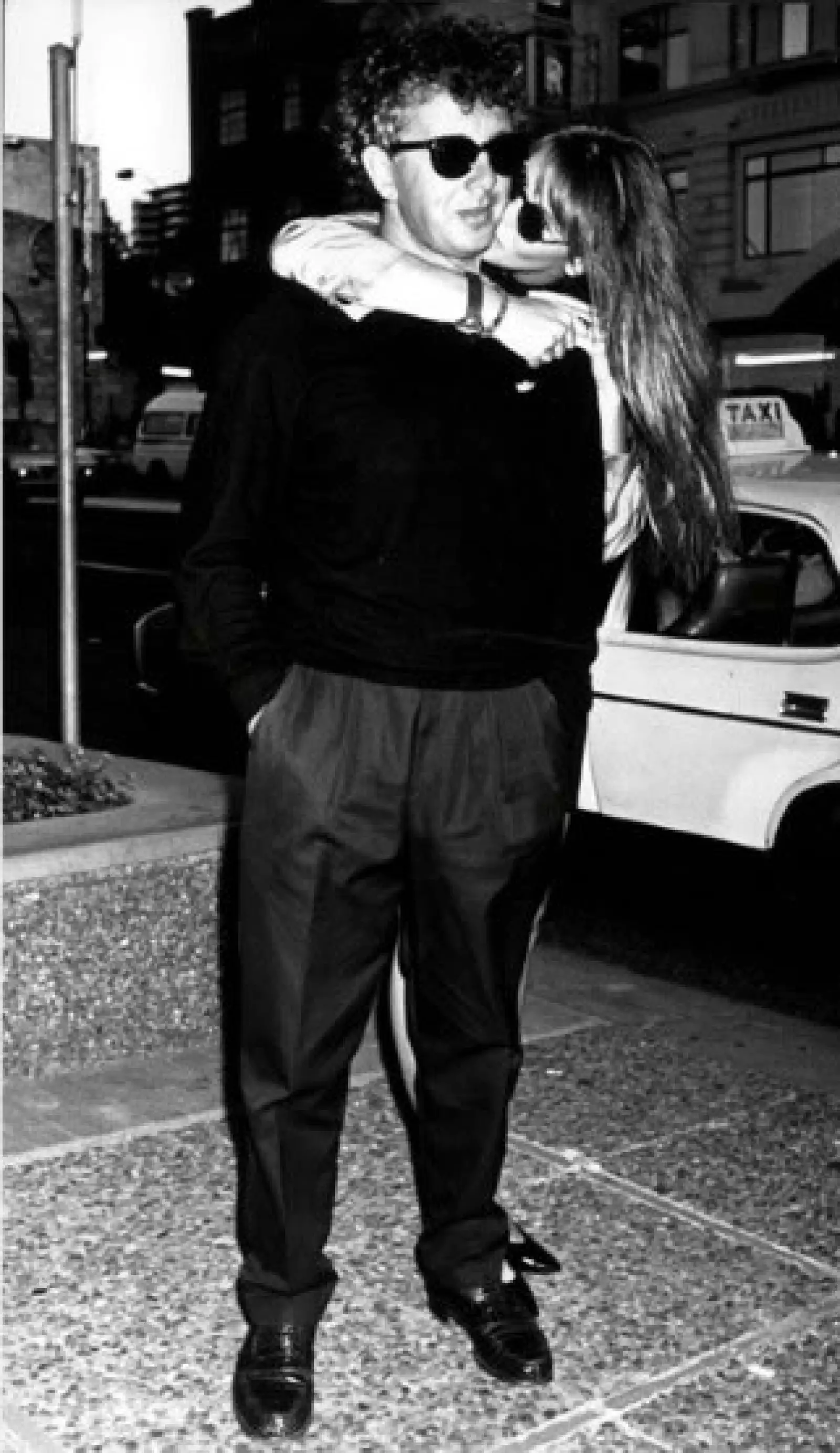 Elle MacPherson conoció al fotográfo francés Gilles Bensimon en un shooting para ELLE Francia en 1986 se casaron y tres años después se divorciaron.