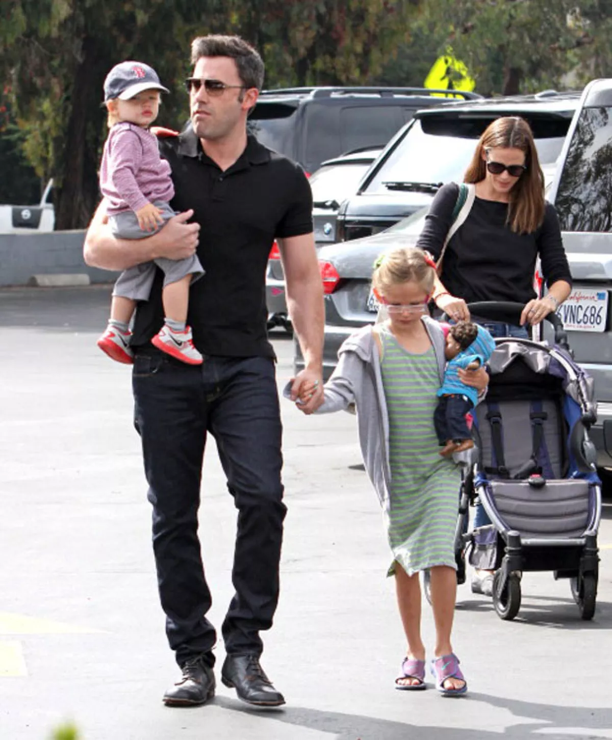 Aseguran que Ben Affleck mantiene una relación con Christine Ouzounian, una mujer de 28 años que fue niñera de sus hijos.