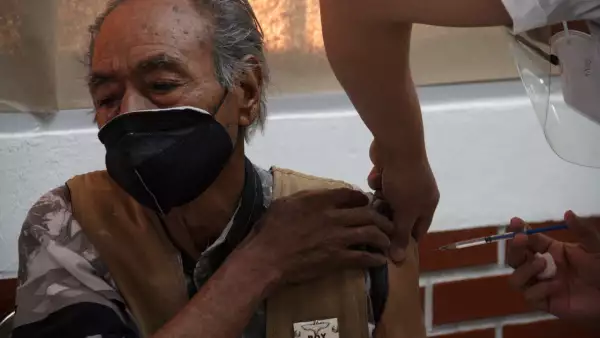 vacunacion-adultos-mayores-cdmx