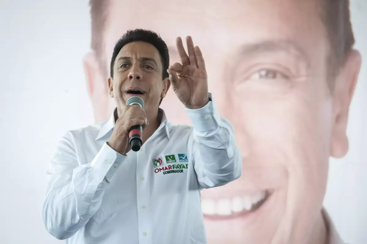 El gobernador electo, Omar Fayac, fue acusado por el excandidato panista de mentir sobre su orientación sexual.