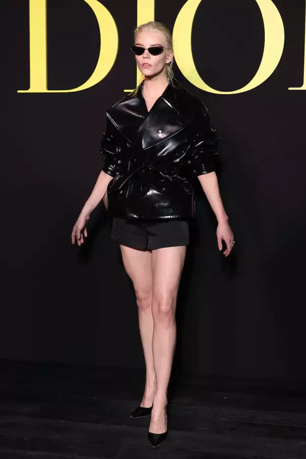 Christian Dior : Photocall - Paris Fashion Week - Womenswear Spring/Summer 2024