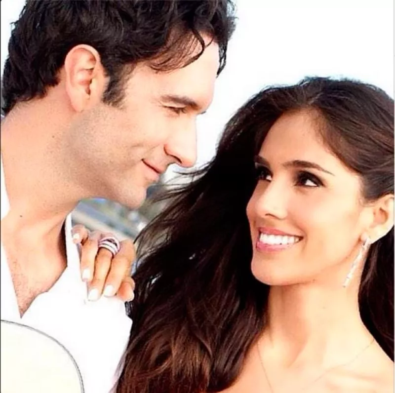 La actriz contó la sorpresiva forma en que le dijo a su esposo que estaba esperando un bebé, así como la reacción del cantante ante la gran noticia.