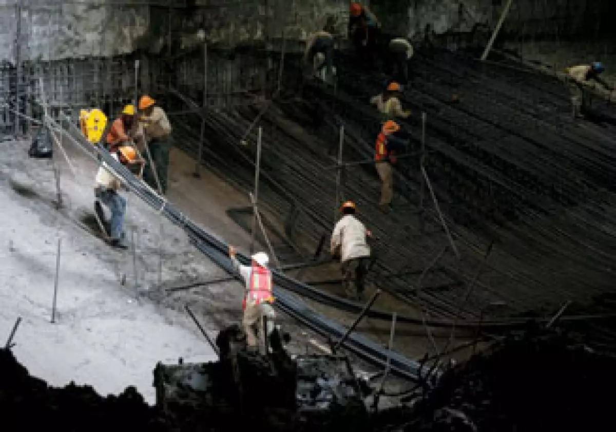 Los tres niveles de gobierno y los constructores se ven agobiados por la falta de financiamiento para construir los nuevos proyectos de obra pública. (Foto: Archivo Obras)