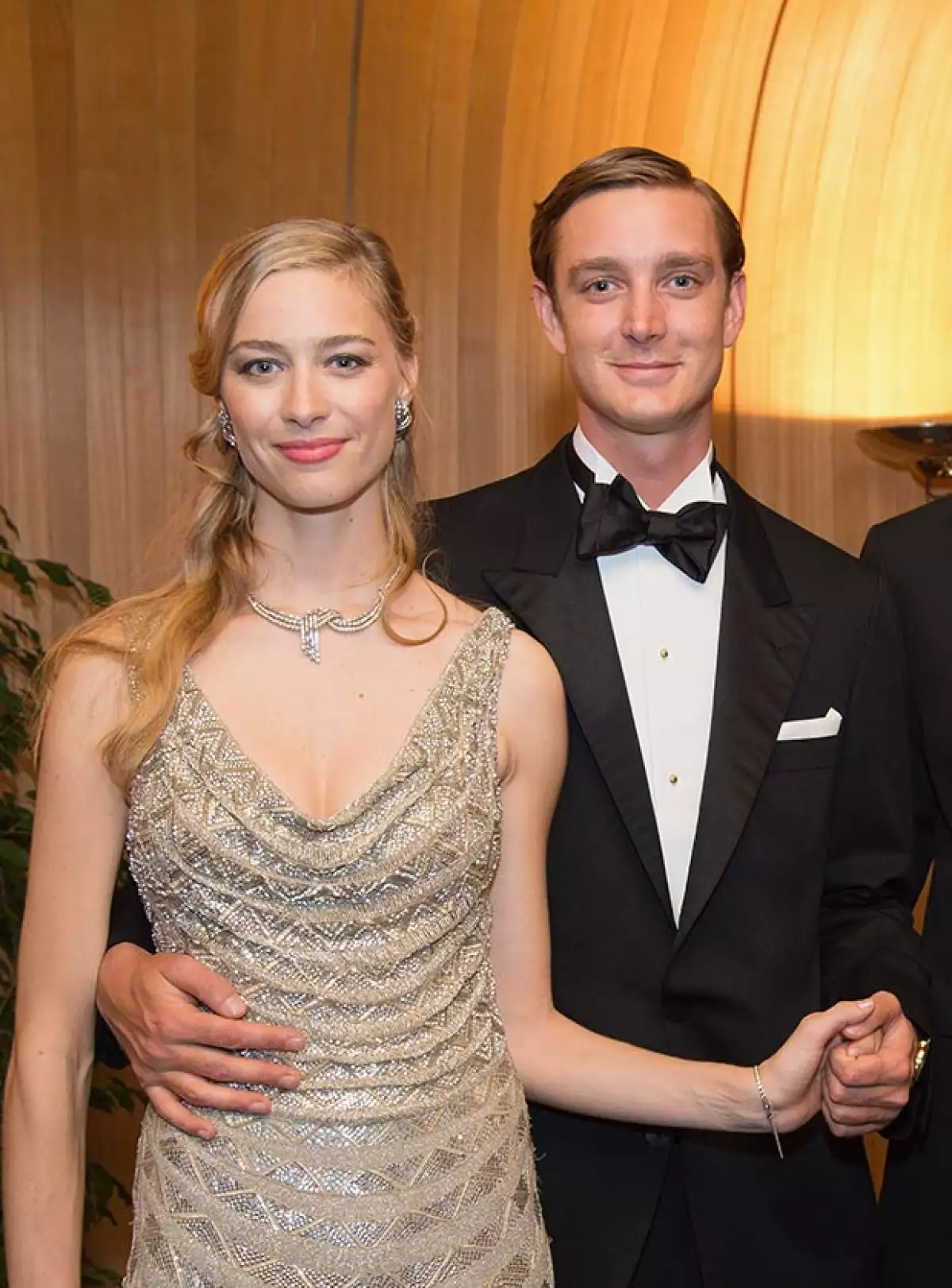 El hijo Carolina de Mónaco y su novia ya son esposos después de siete años de relación, pues fue hoy cuando contrajeron matrimonio por lo civil.