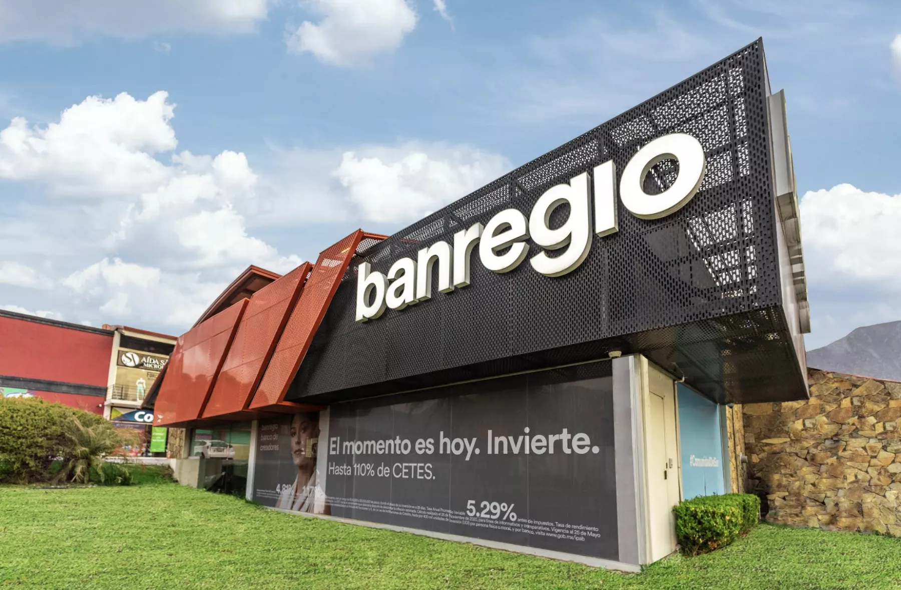 Banregio-Fachada.png