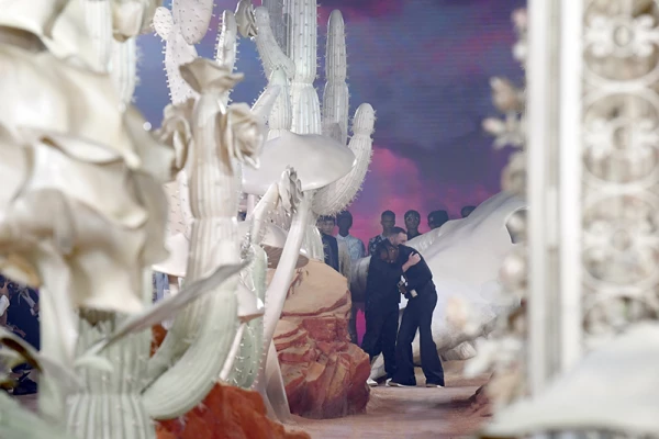 dior travis scott colaboracion pospone