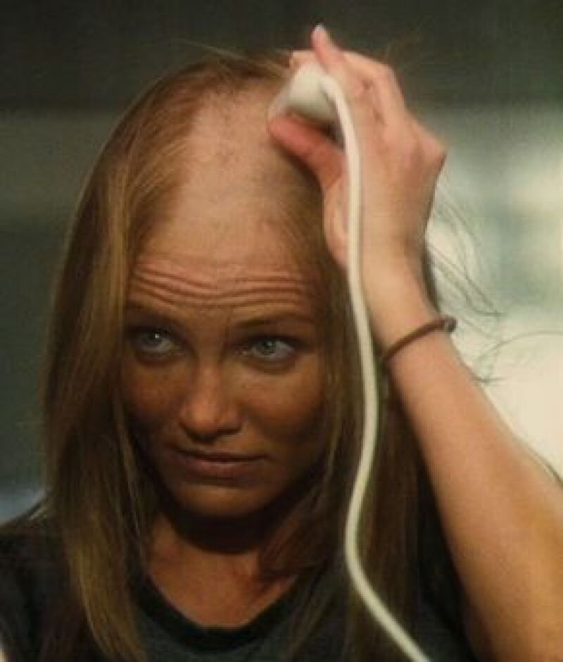 Para la cinta `My Sister's Keeper´, la actriz se deshace de su rubia cabellera para intepretar el papel de una madre solidaria con una de sus hijas que padece cáncer.
