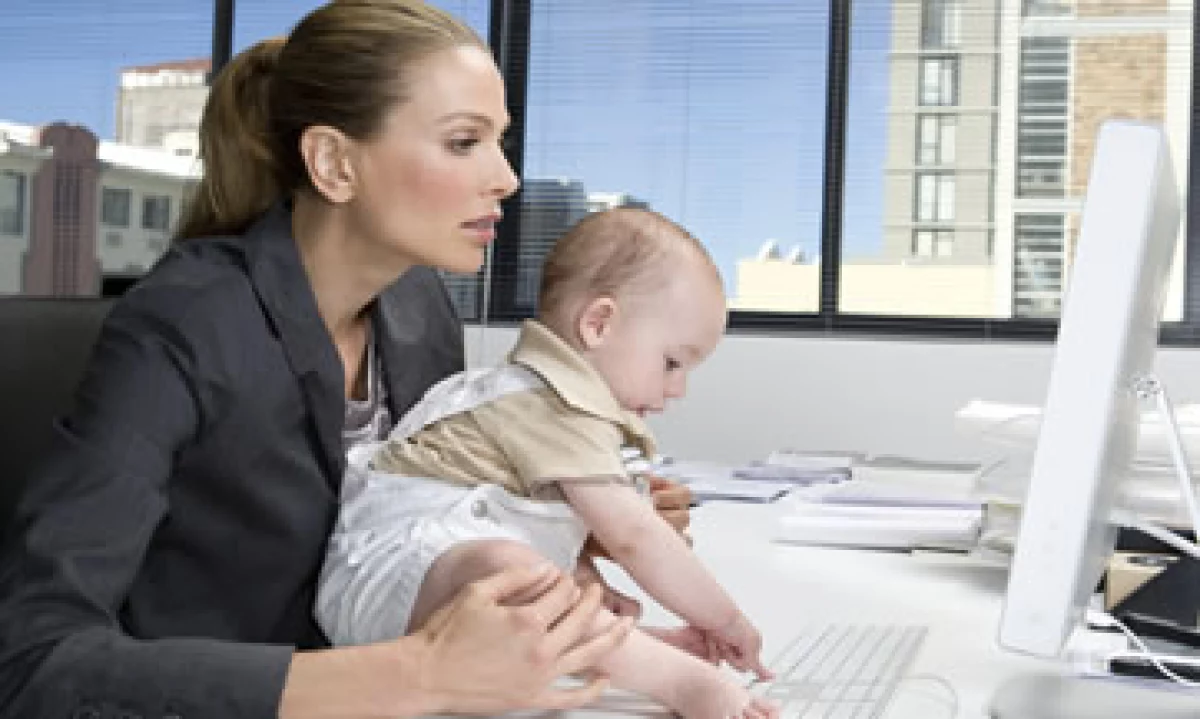 Tener hijos es un cambio importante al que se le debe dar el espacio suficiente para que los padres se acoplen a esa nueva vida. (Foto: Getty Images)