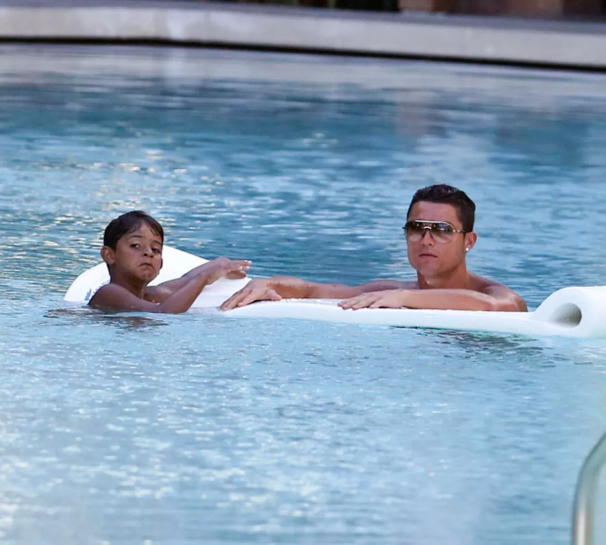 La estrella del Real Madrid disfrutando Miami con su hijo.