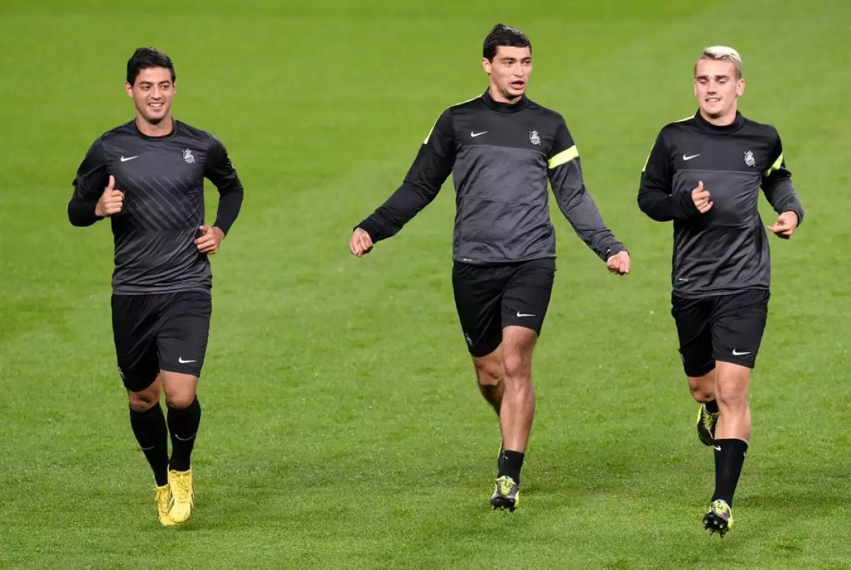 Antoine Griezmann y Carlos Vela