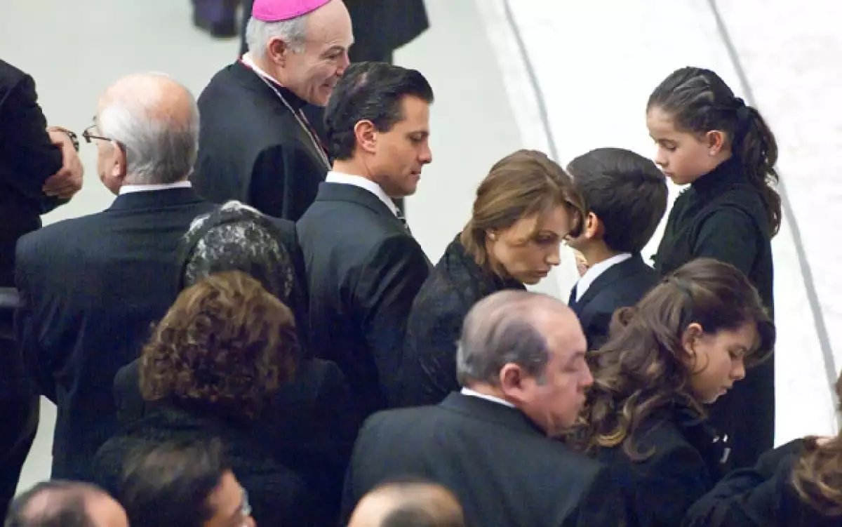 La pareja estuvo acompañada por los hijos de cada uno.