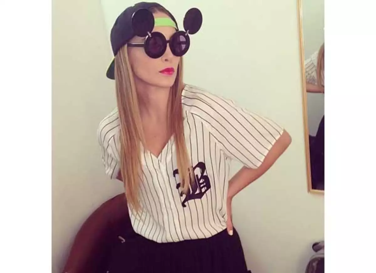 Belinda presumió sus lentes `Mickey Mouse´ muy a la Lady Gaga.