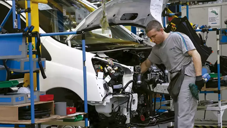 robot con trabajador