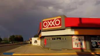 Oxxo cambia el horario de retiro de efectivo con tarjetas de débito