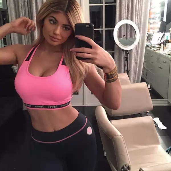 La hija de Kris Jenner presume con frecuencia su trabajada figura.