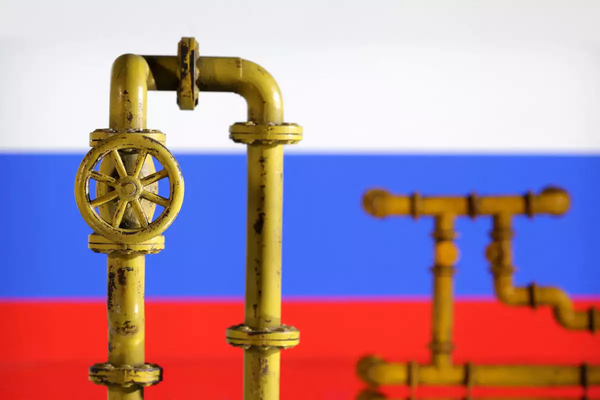 Modelo de gasoducto de gas natural y bandera rusa