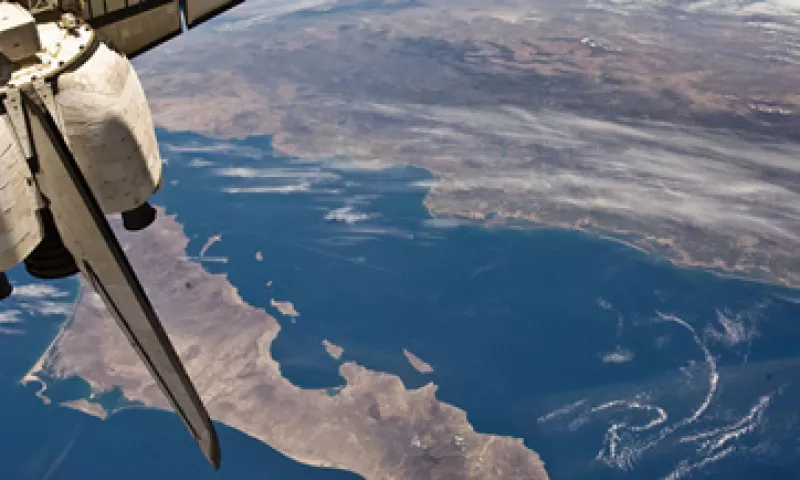 Unos 20,000 objetos de más de 10 centímetros orbitan en el espacio, dicen expertos. (Foto: NASA )