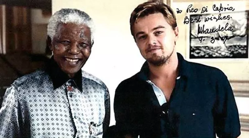 De acuerdo con medios internacionales, el actor iniciará un proceso legal con la finalidad de recuperar una foto que le fue dedicada por el luchador social.