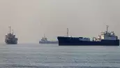 En esta foto obtenida de la agencia de noticias IRAN de Irán el 1 de junio de 2026, los buques navegan en la playa de Suru en Bandar Abbas a lo largo del Estrecho de Ormuz. Estados Unidos e Irán intercambiaron ataques a medida que las negociaciones entre las dos partes se estancaron y Teherán insistió nuevamente en que cualquier acuerdo de paz también debe cubrir la creciente ofensiva de Israel en el Líbano.