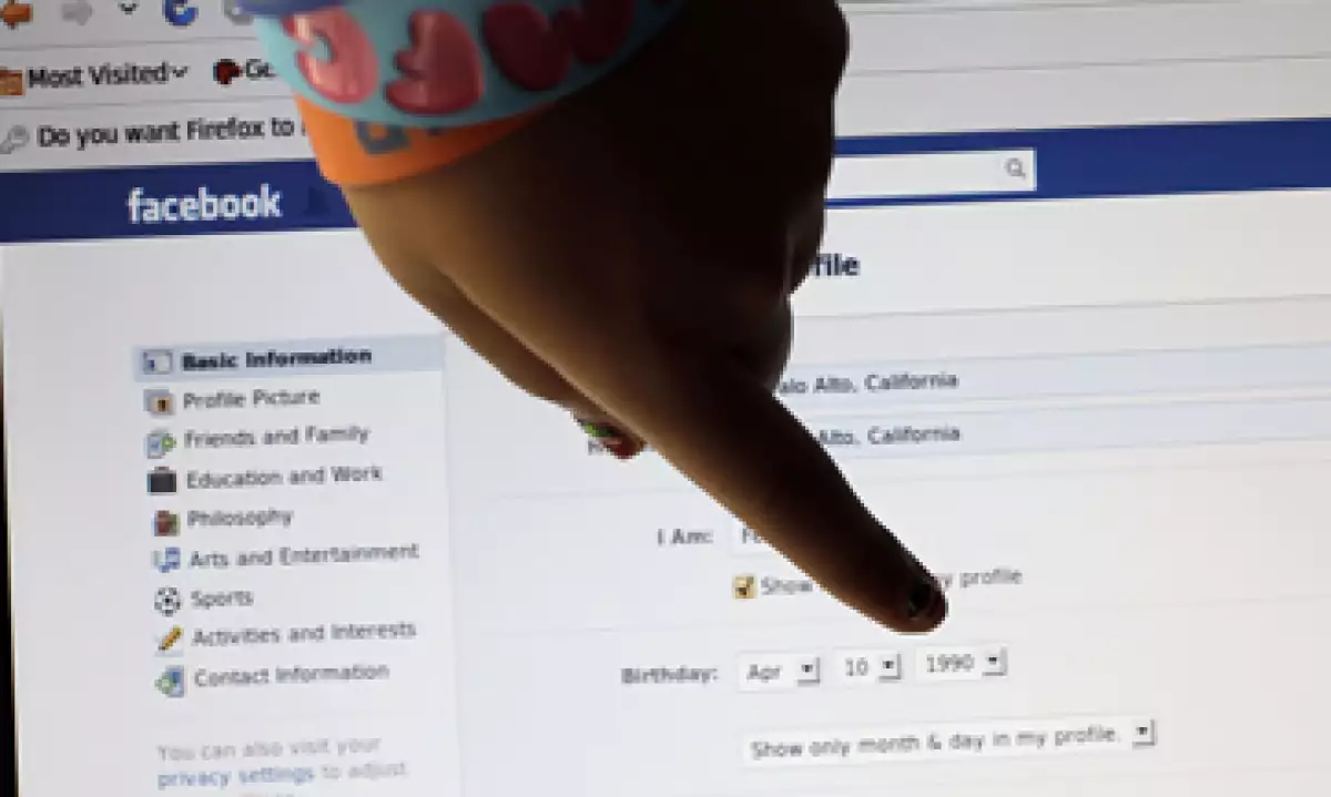 Las acciones de Facebook operan con una caída de 25% respecto al precio de 38 dólares con que salió a la Bolsa. (Foto: AP)
