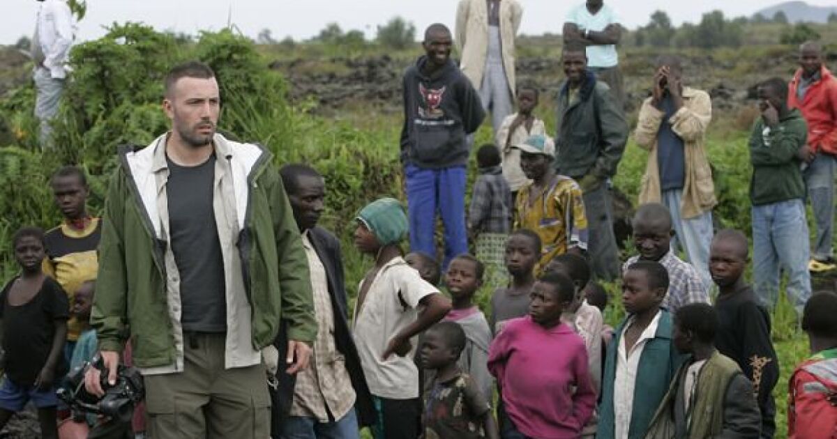 Ben Affleck Visita refugiados en el Congo(02)