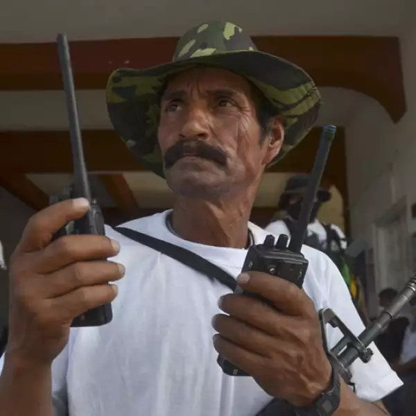 Autodefensas ingresan a Nueva Italia