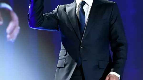 El actor visitará las instalaciones la semana que viene, antes de la apertura de puertas, tras haber recibido un permiso especial del artista británico.