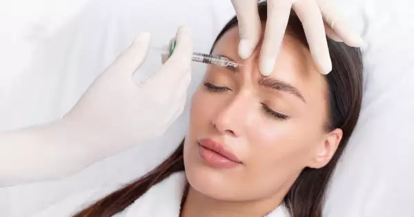 Mujer-aplicandose-botox.jpg