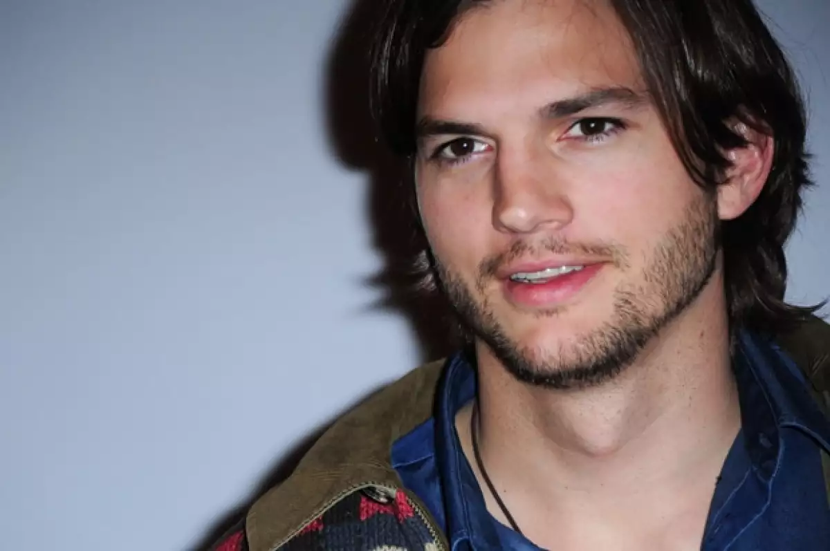 La cadena CBS confirmó este viernes que el novio de Demi Moore, será quien sustituirá al polémico actor en la serie `Two and a Half Men´.