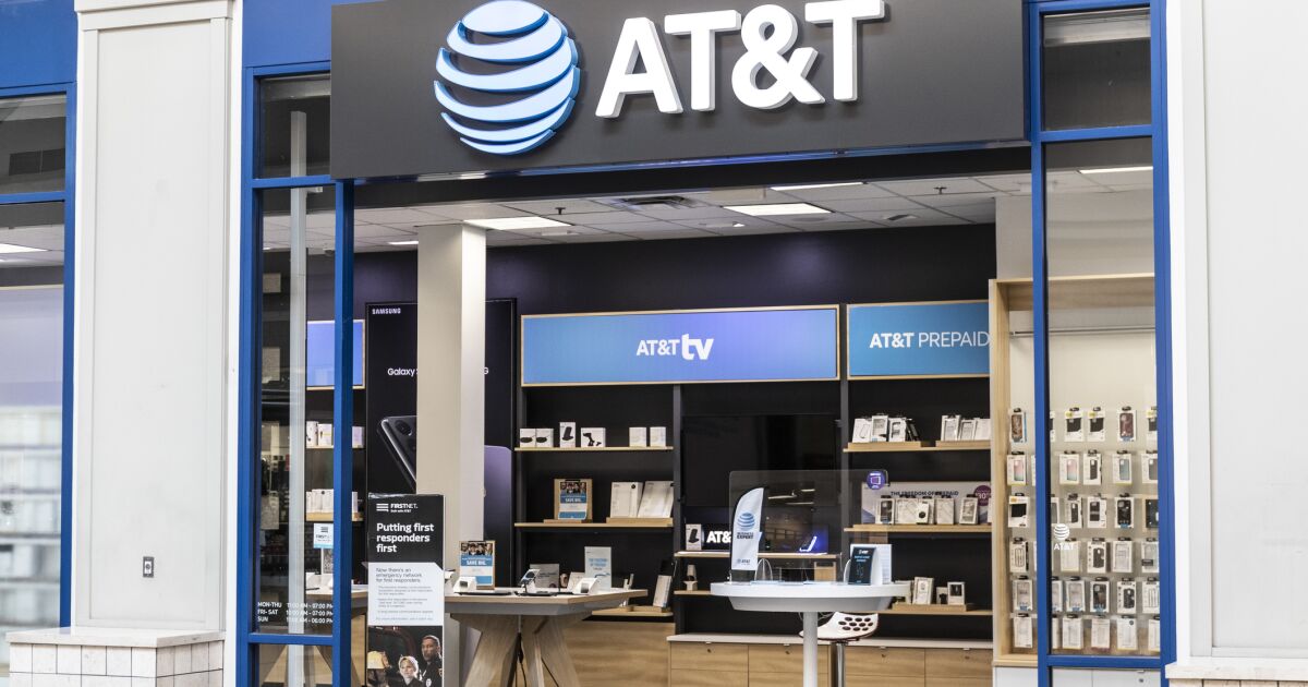 AT&T, IFT'nin yeni iş alanlarına girme fırsatını engellediğini suçluyor