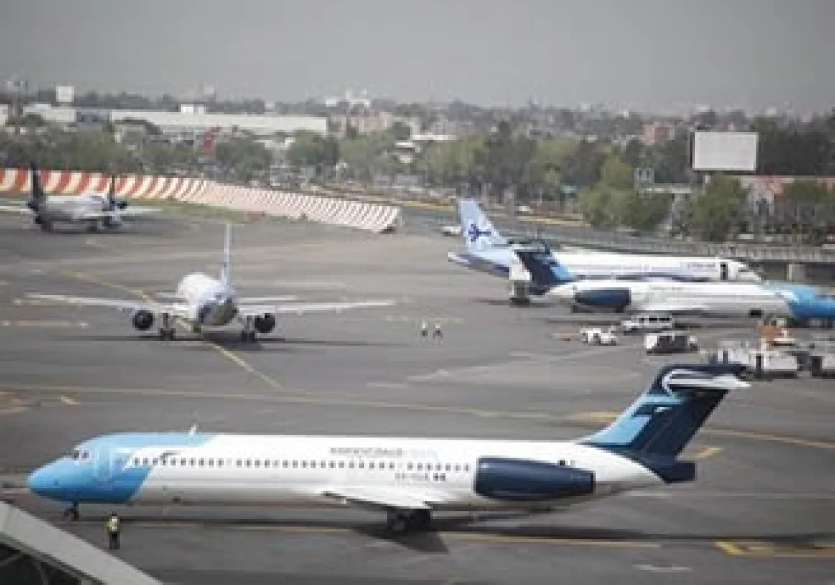 La aerolínea garantizó el servicio a quienes compraron boletos hasta este miércoles. (Foto: AP)