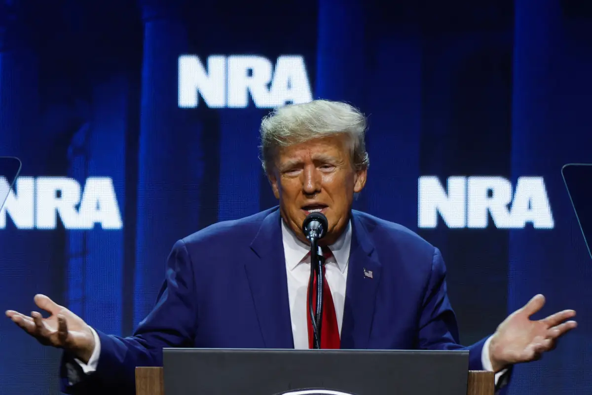 El expresidente de los Estados Unidos, Donald Trump, habla en la convención anual de la Asociación Nacional del Rifle (NRA) en Indianápolis, Indiana, Estados Unidos, el 14 de abril de 2023.